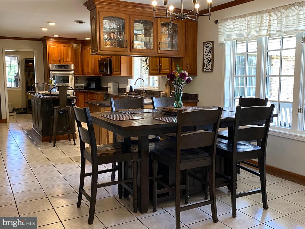 206 PINECREST DRIVE