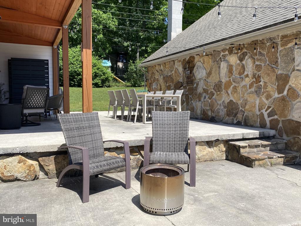 206 PINECREST DRIVE