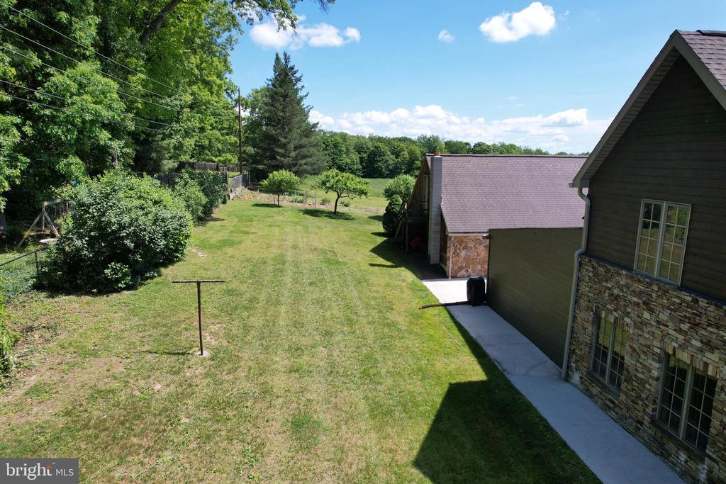 206 PINECREST DRIVE