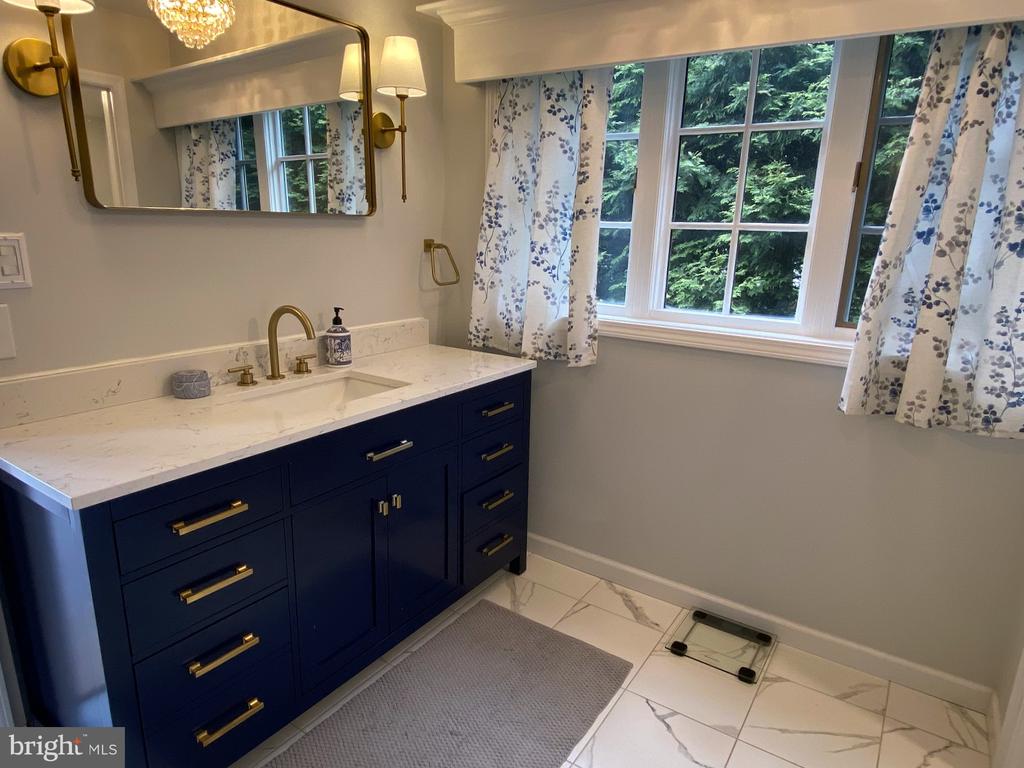 206 PINECREST DRIVE