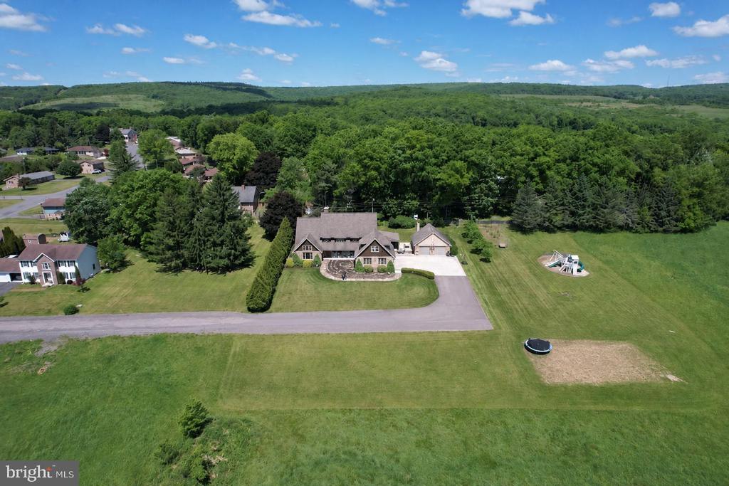 206 PINECREST DRIVE