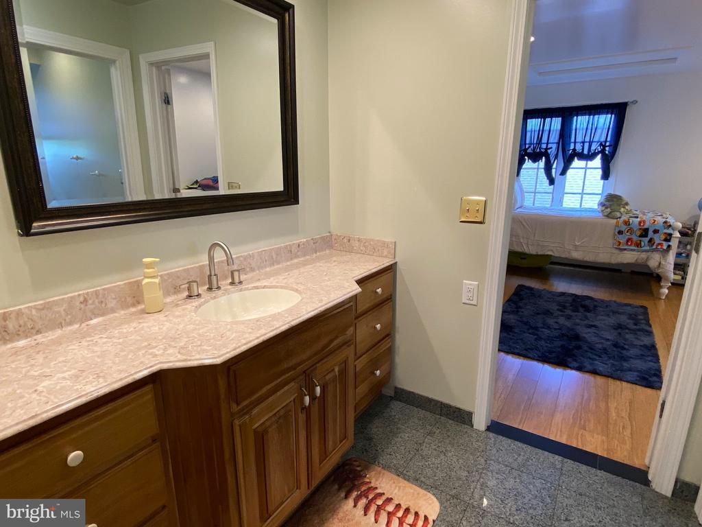206 PINECREST DRIVE