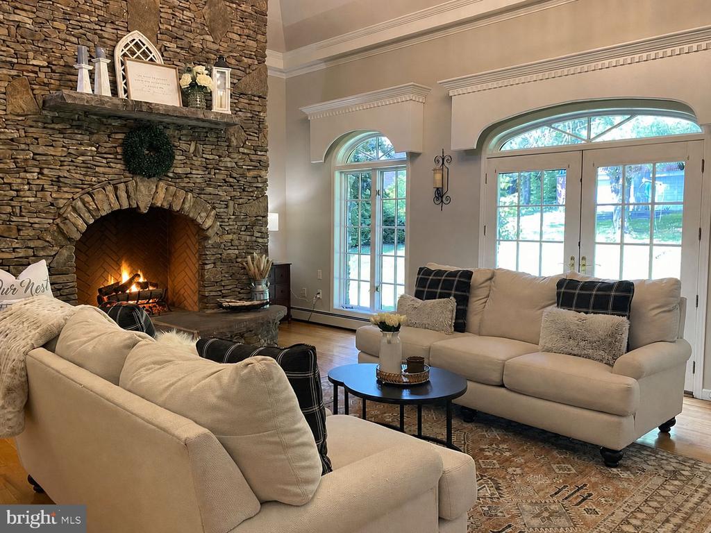 206 PINECREST DRIVE
