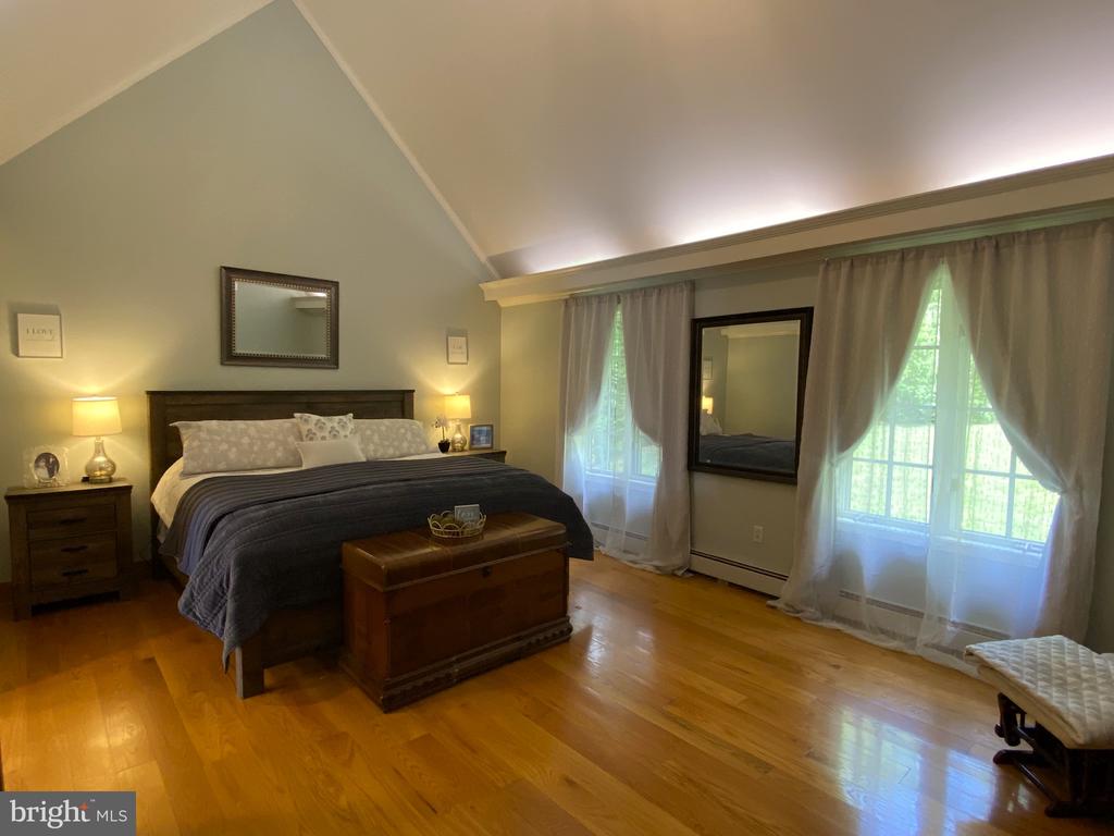 206 PINECREST DRIVE