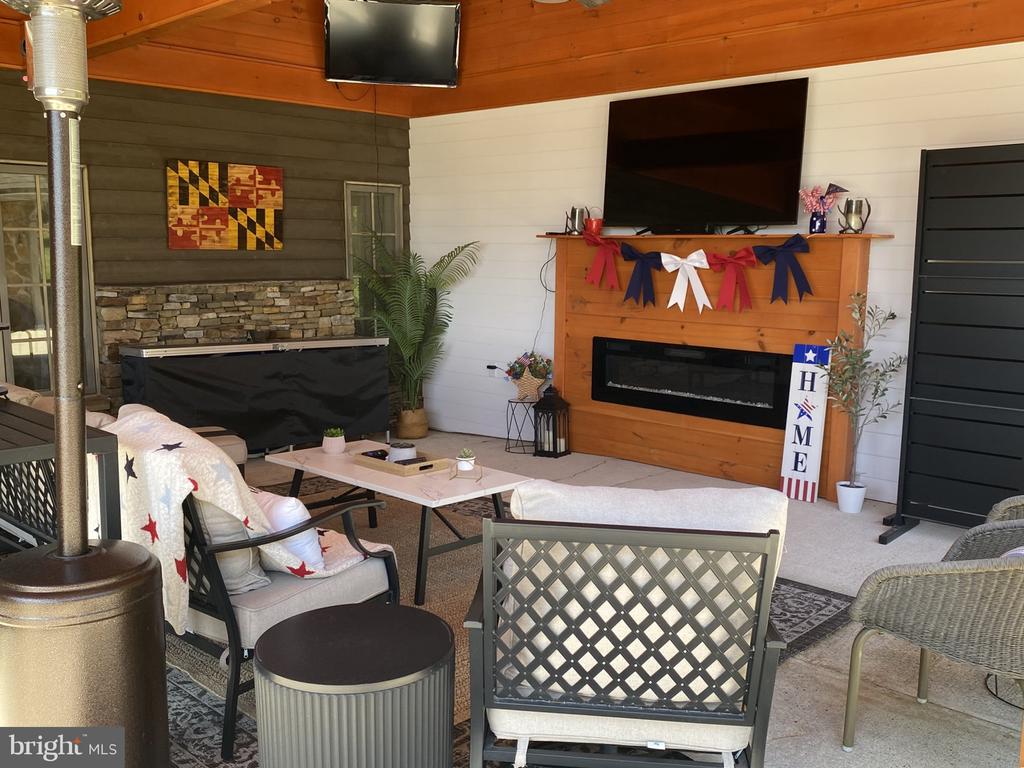 206 PINECREST DRIVE