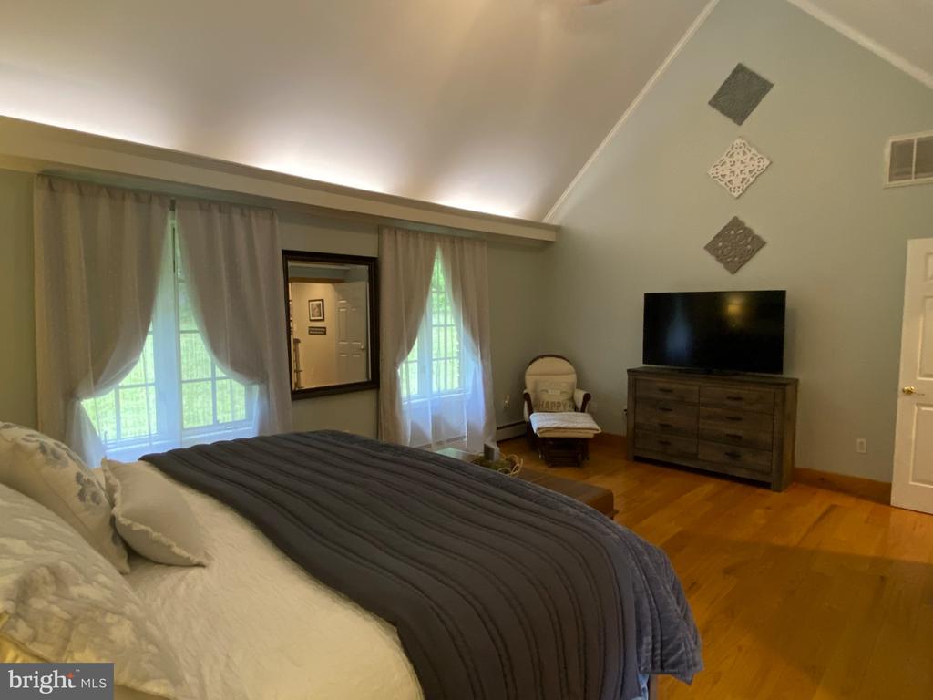 206 PINECREST DRIVE
