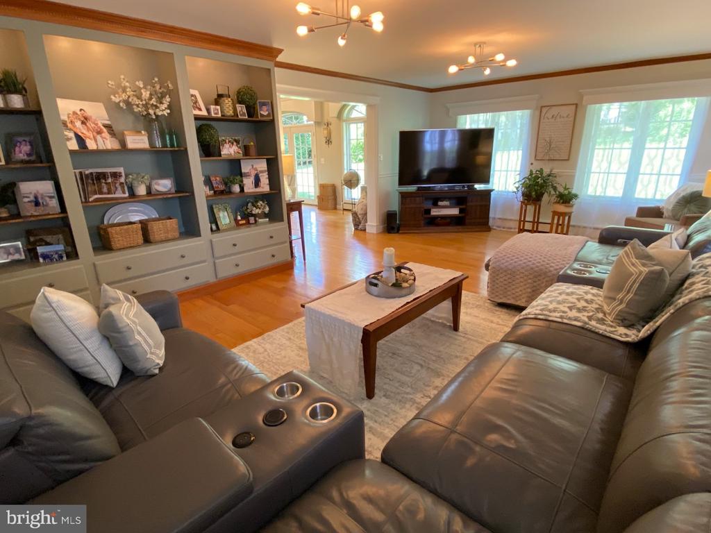 206 PINECREST DRIVE