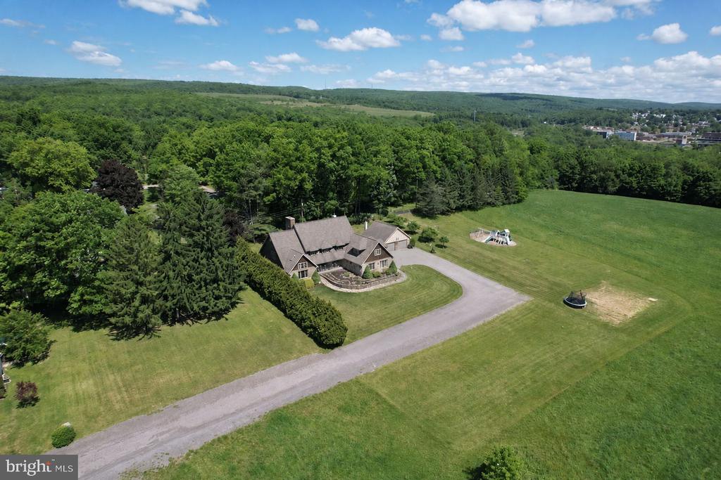 206 PINECREST DRIVE