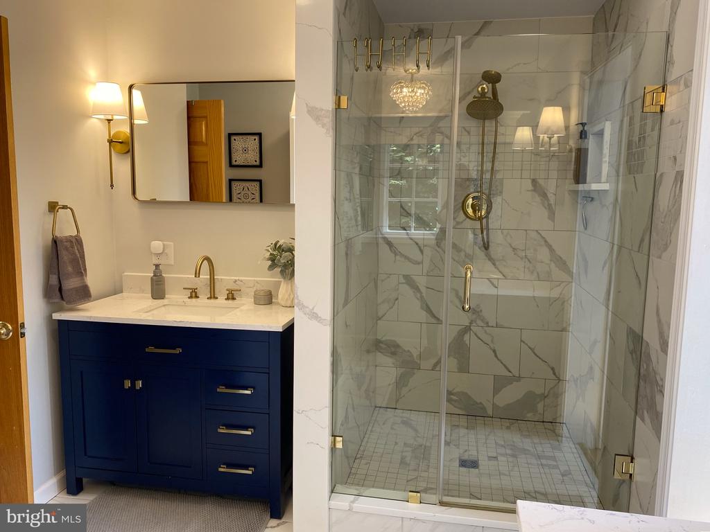 206 PINECREST DRIVE