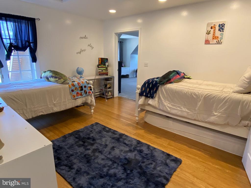 206 PINECREST DRIVE