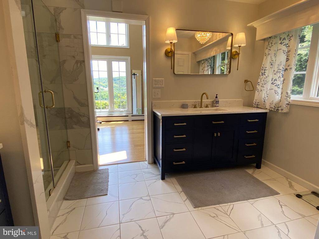 206 PINECREST DRIVE