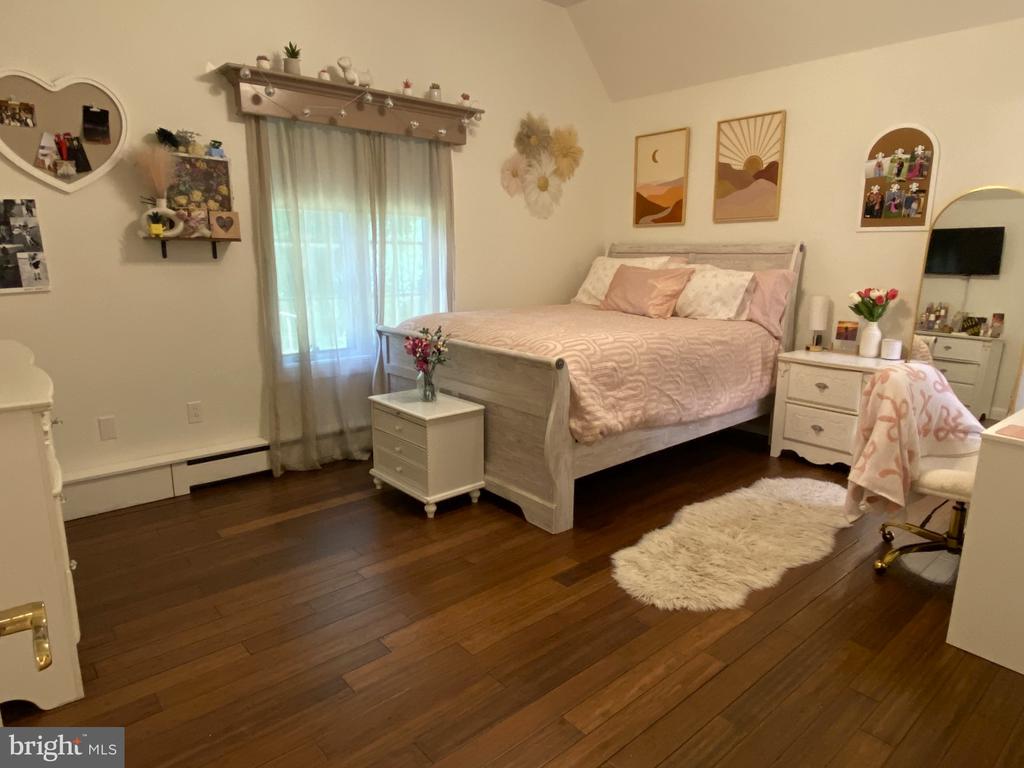 206 PINECREST DRIVE