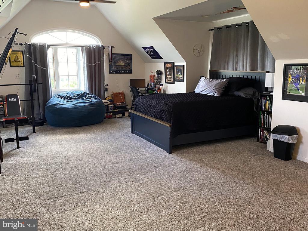 206 PINECREST DRIVE