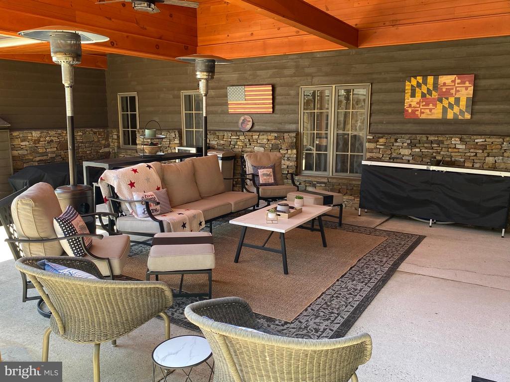 206 PINECREST DRIVE