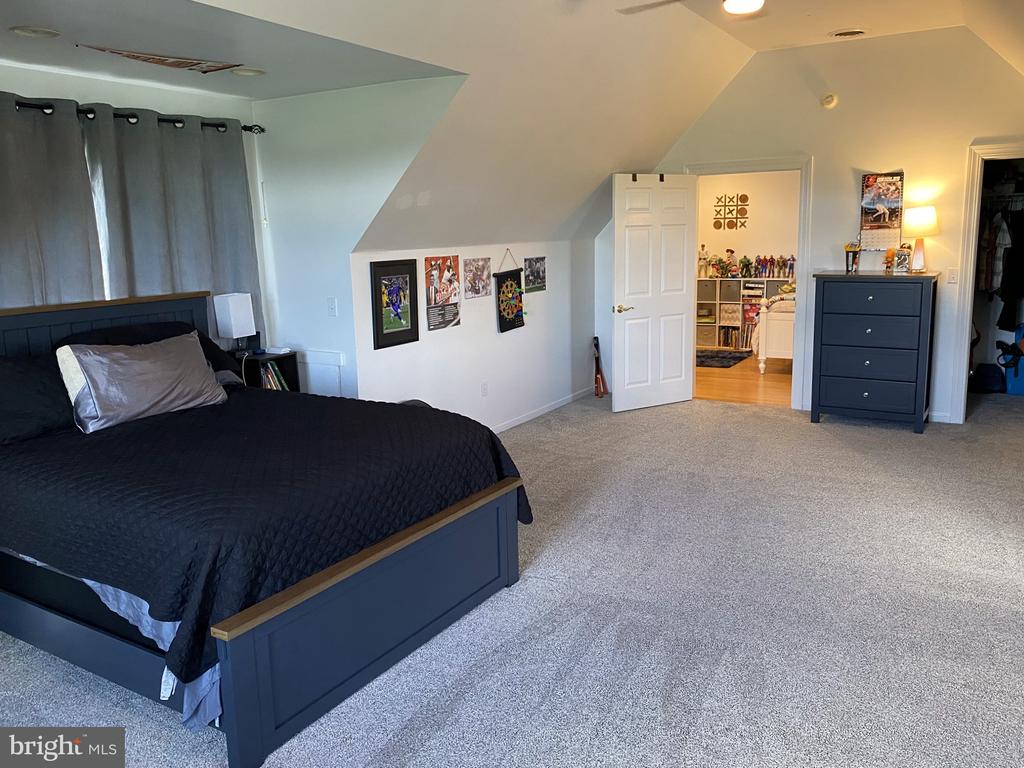 206 PINECREST DRIVE