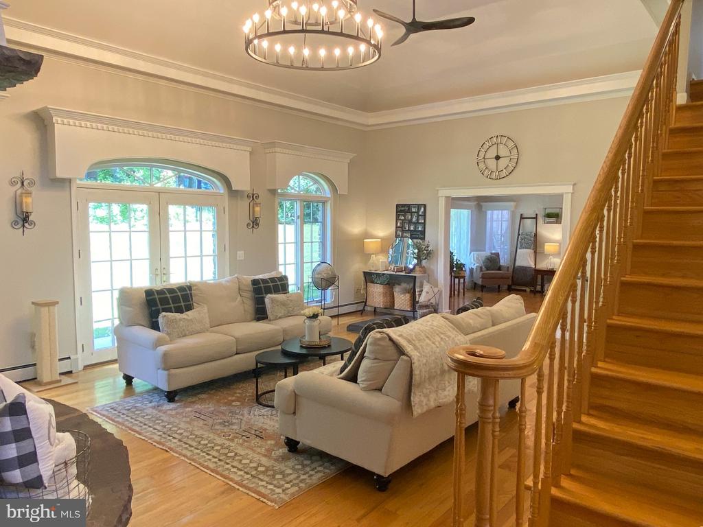 206 PINECREST DRIVE