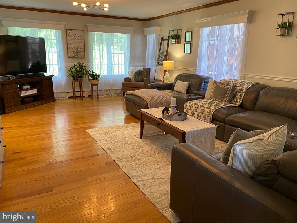 206 PINECREST DRIVE