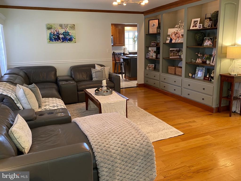 206 PINECREST DRIVE