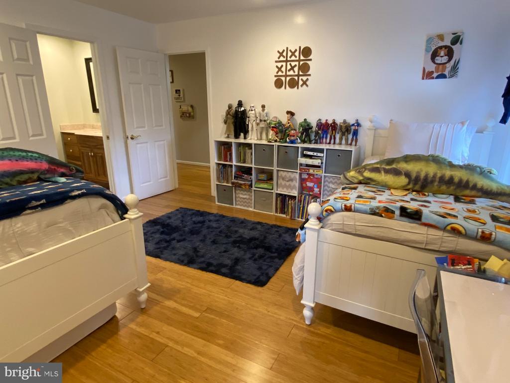 206 PINECREST DRIVE