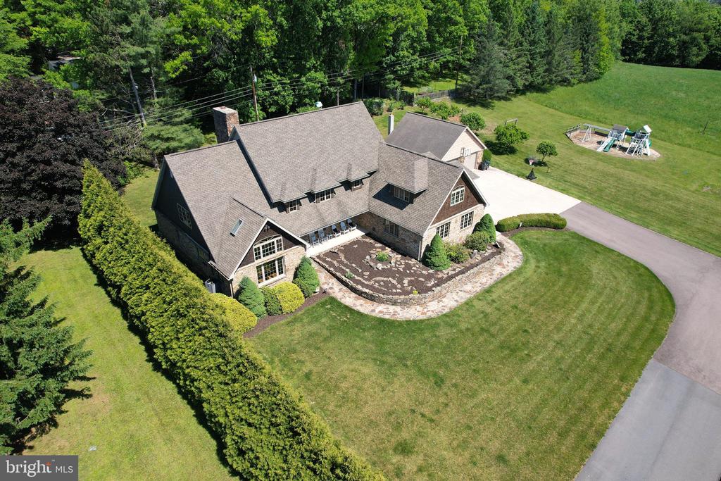 206 PINECREST DRIVE