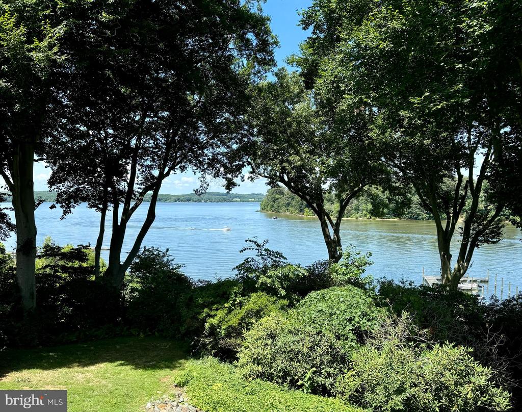 155 W TEAL POINT ROAD