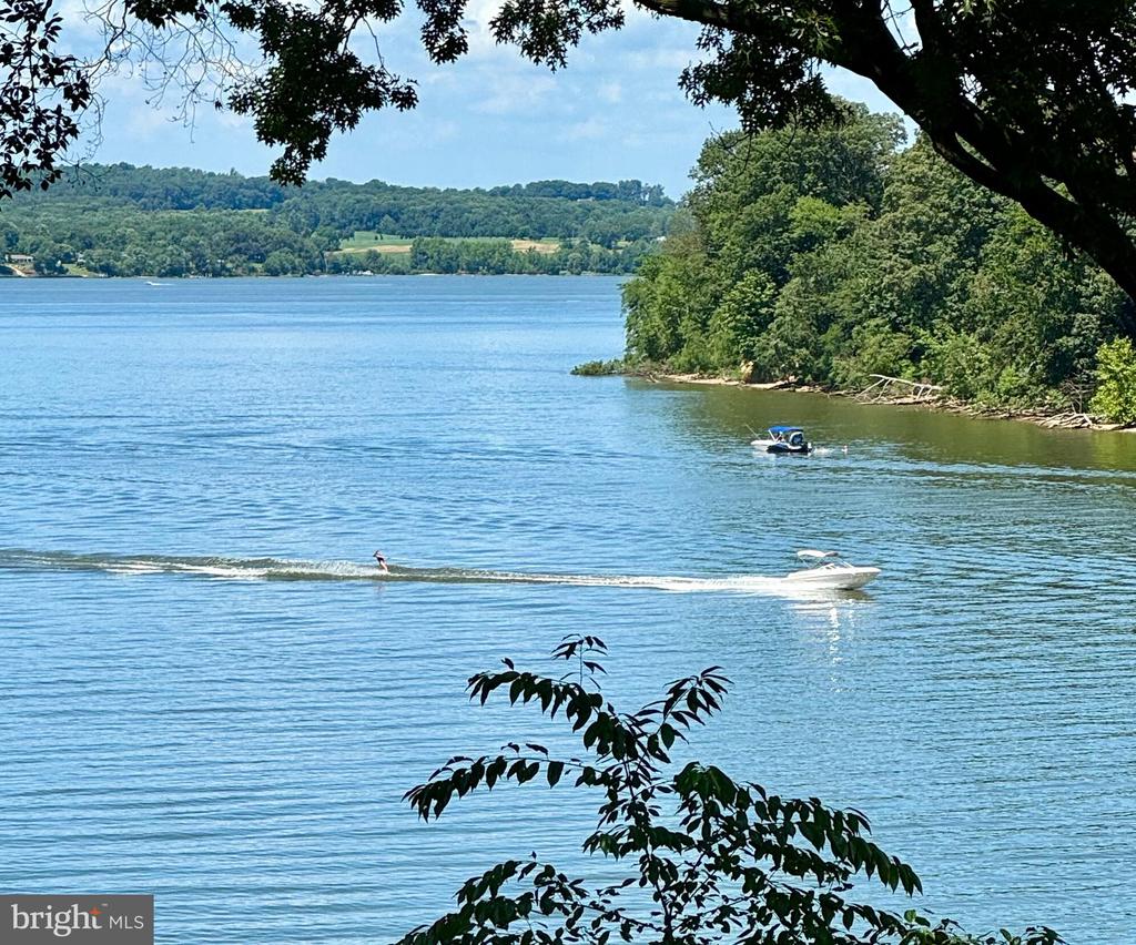 155 W TEAL POINT ROAD
