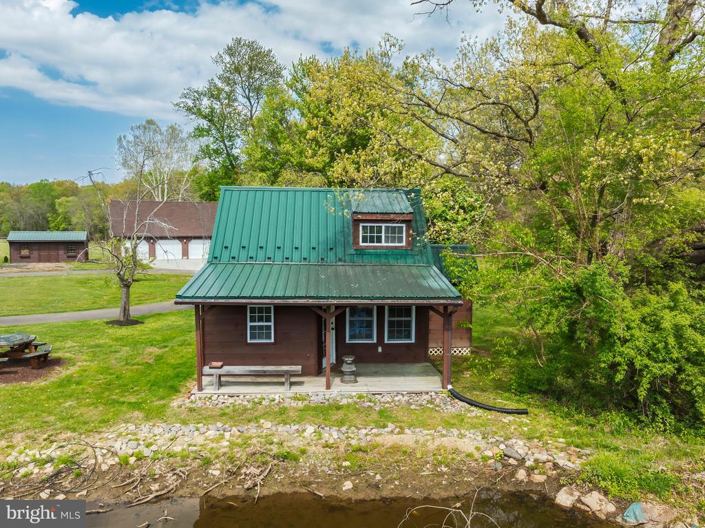 40 NICHOLS WAY
