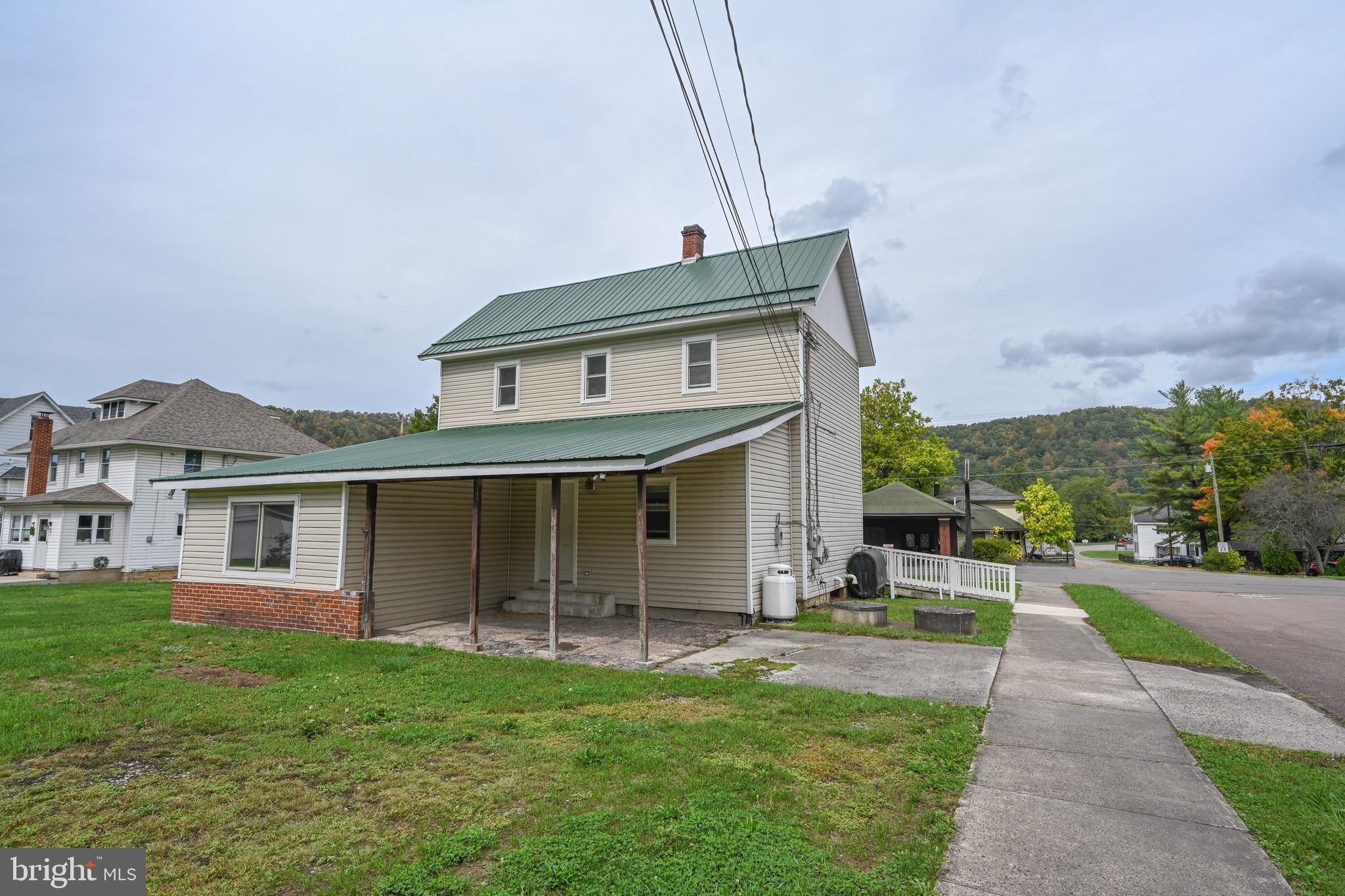 253 MAPLE STREET