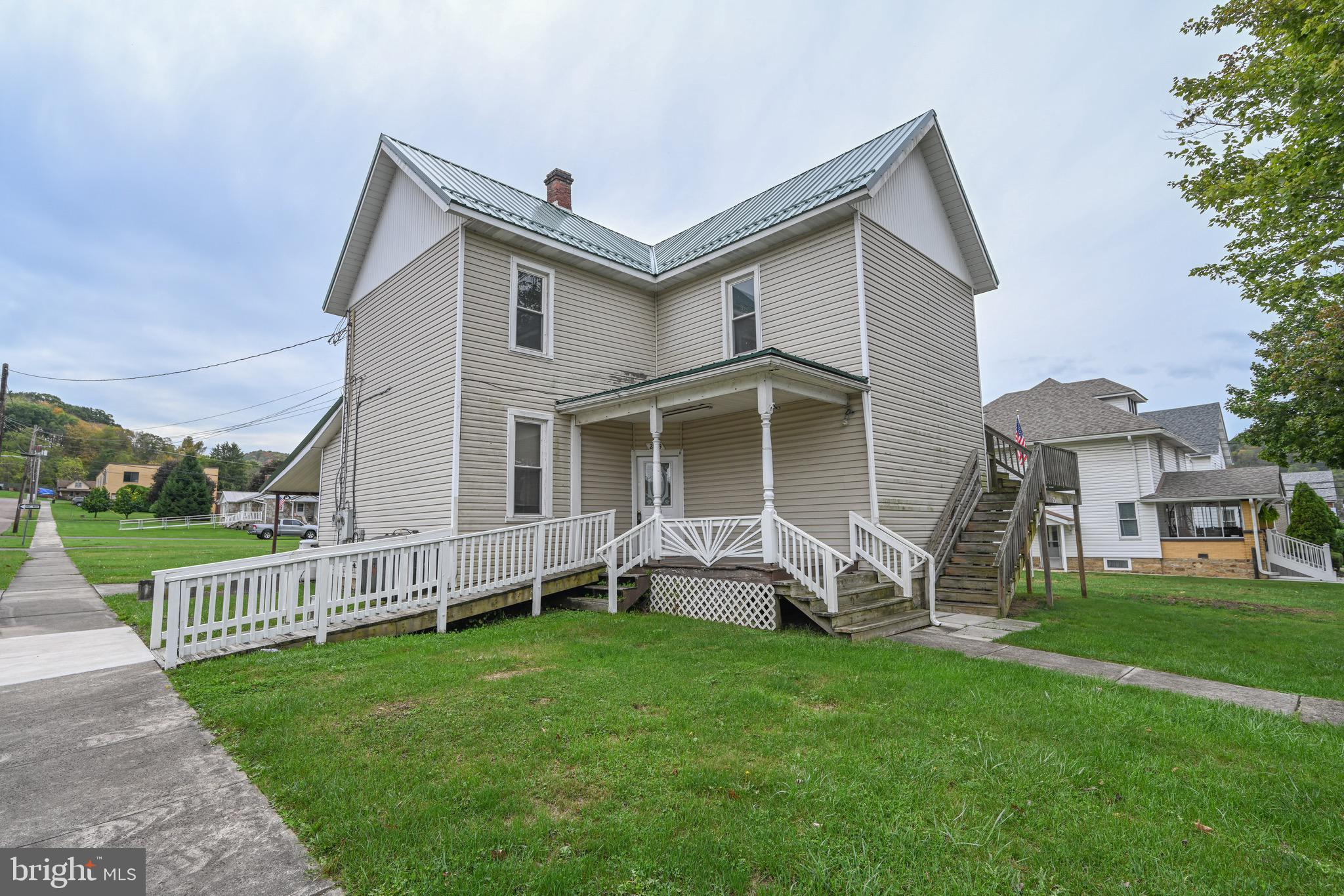 253 MAPLE STREET