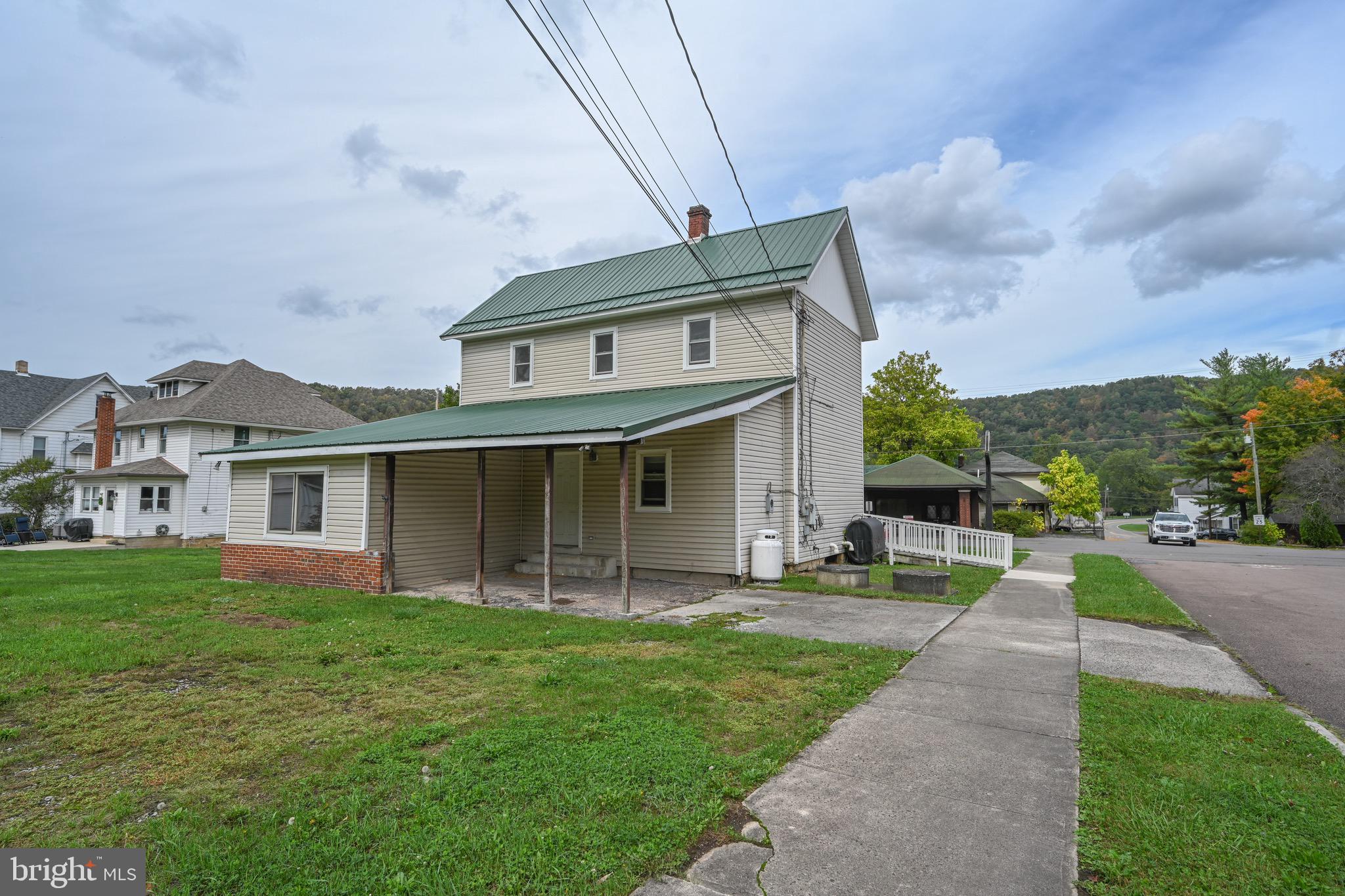 253 MAPLE STREET