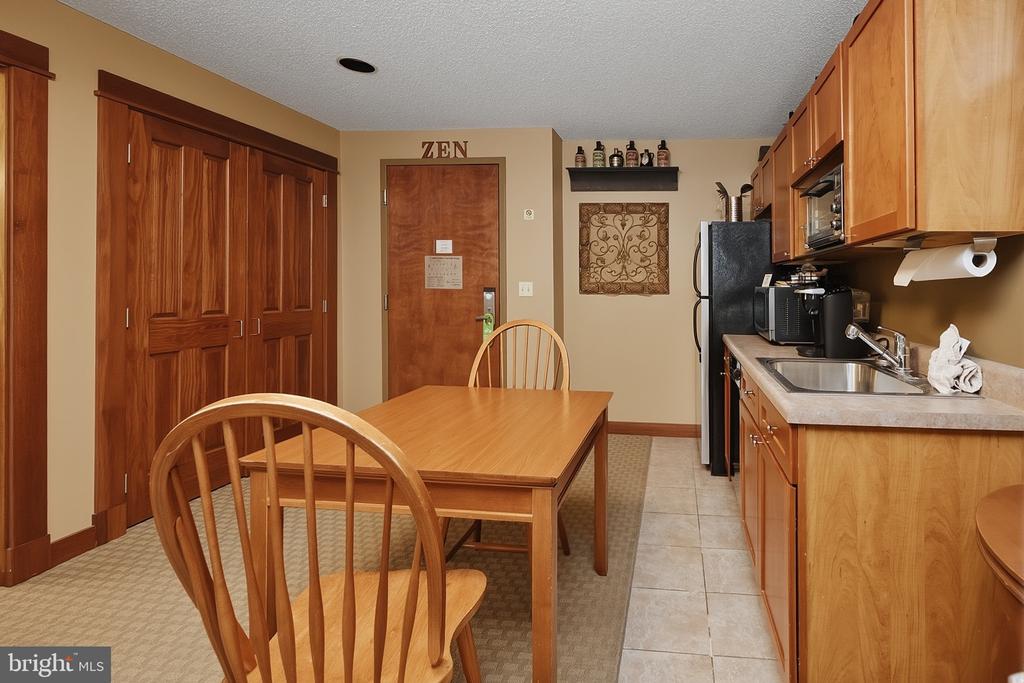 565 GLENDALE ROAD Unit: 208 - A