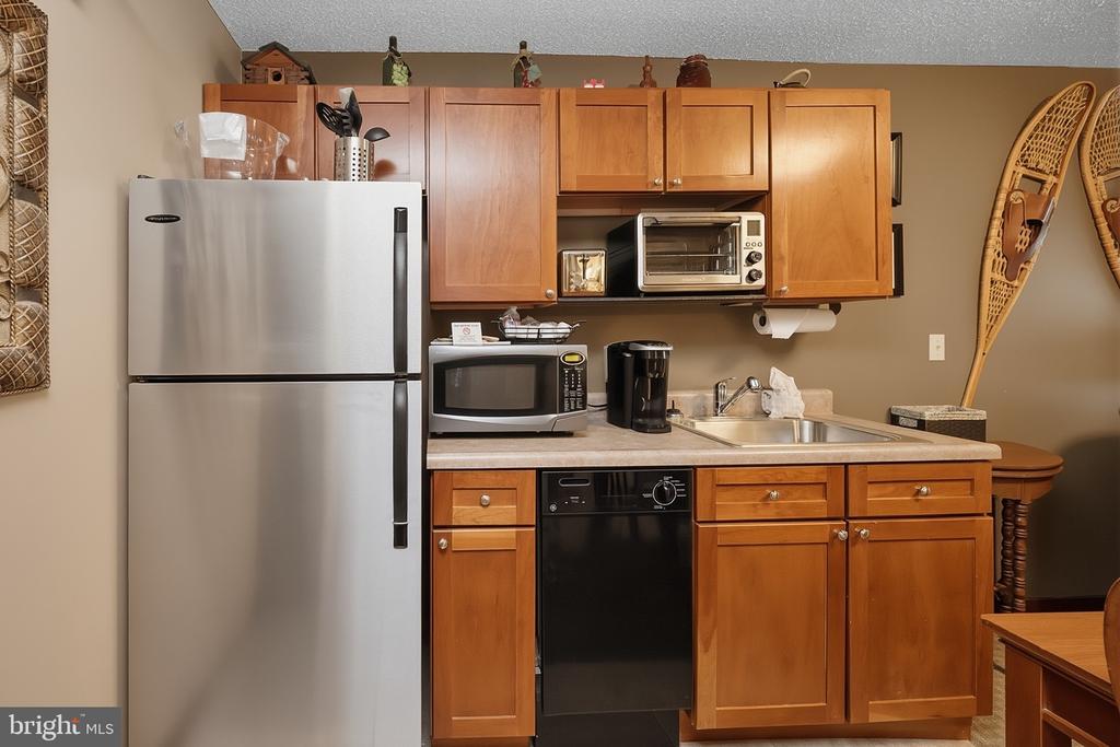 565 GLENDALE ROAD Unit: 208 - A