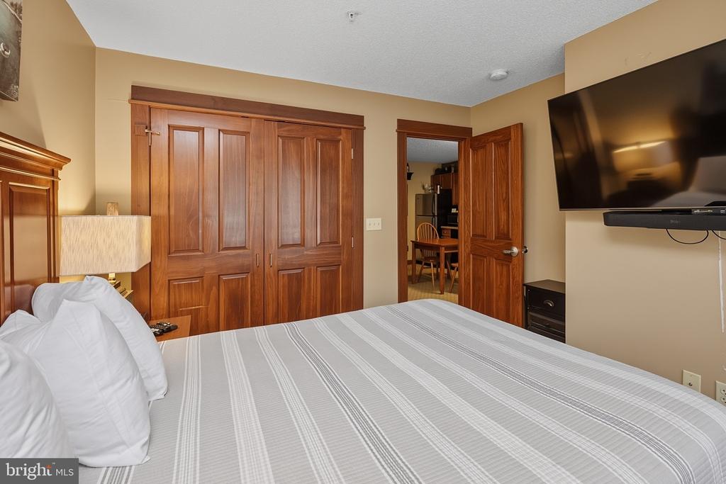 565 GLENDALE ROAD Unit: 208 - A