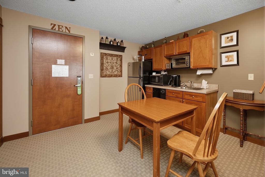 565 GLENDALE ROAD Unit: 208 - A