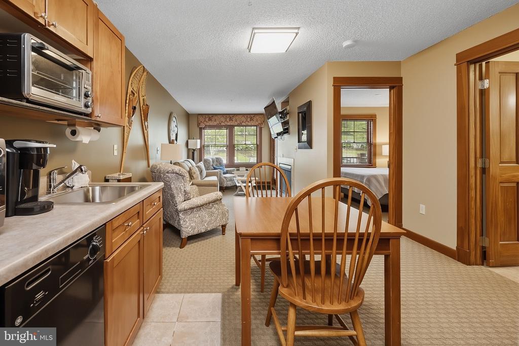565 GLENDALE ROAD Unit: 208 - A