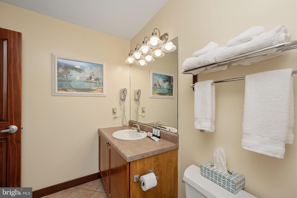 565 GLENDALE ROAD Unit: 208 - A