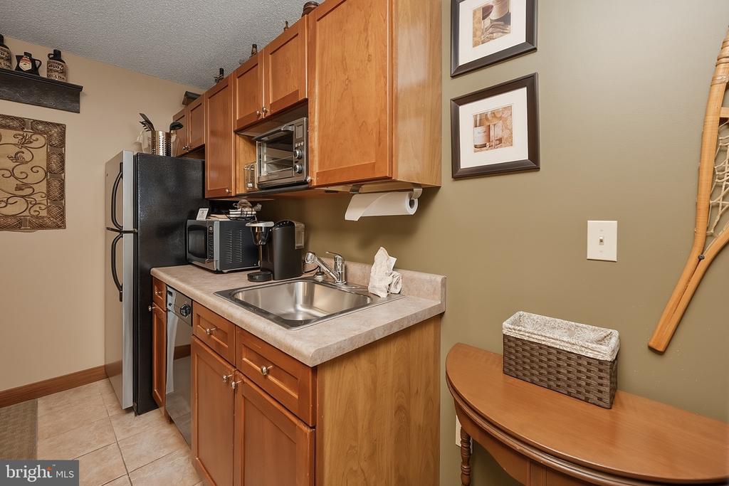 565 GLENDALE ROAD Unit: 208 - A