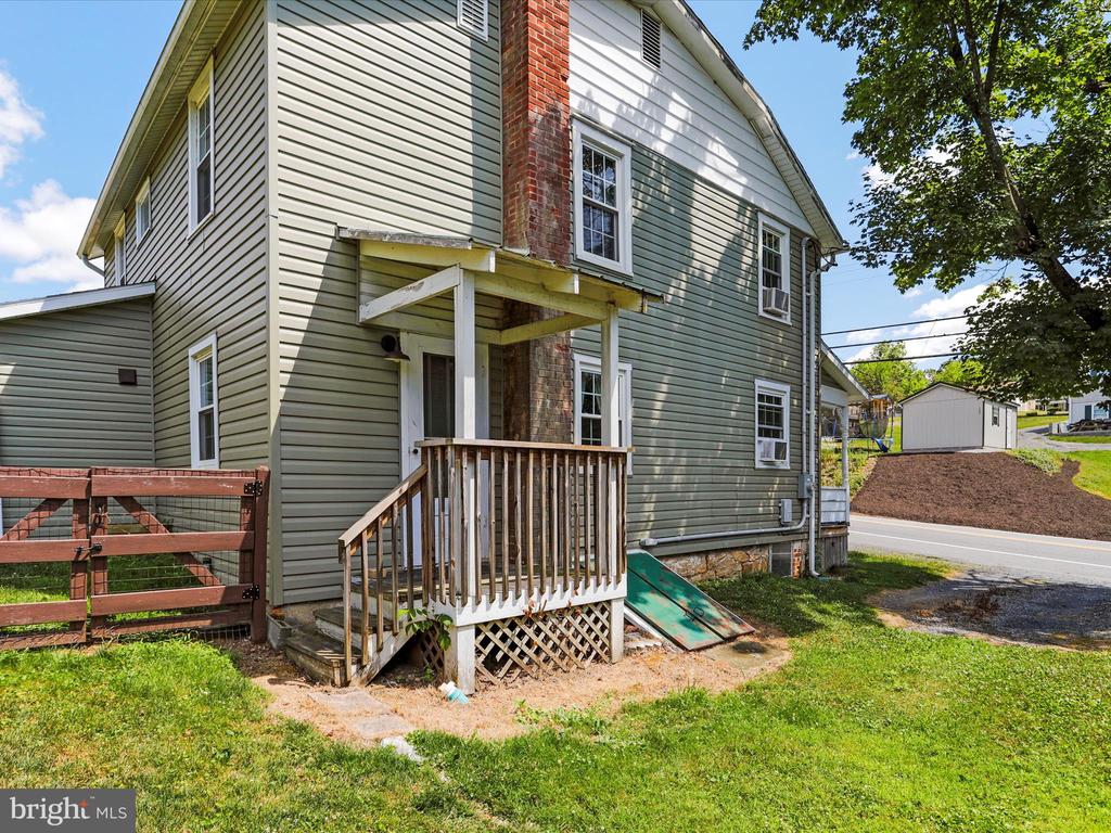 122 W FIFTH AVENUE