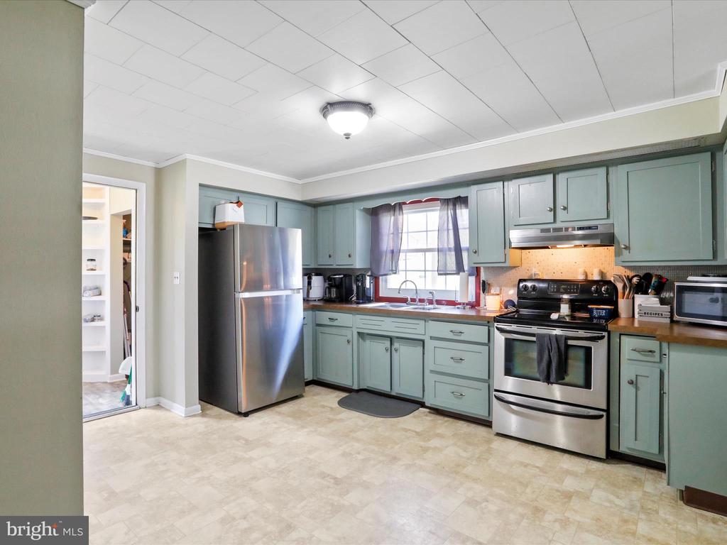 122 W FIFTH AVENUE