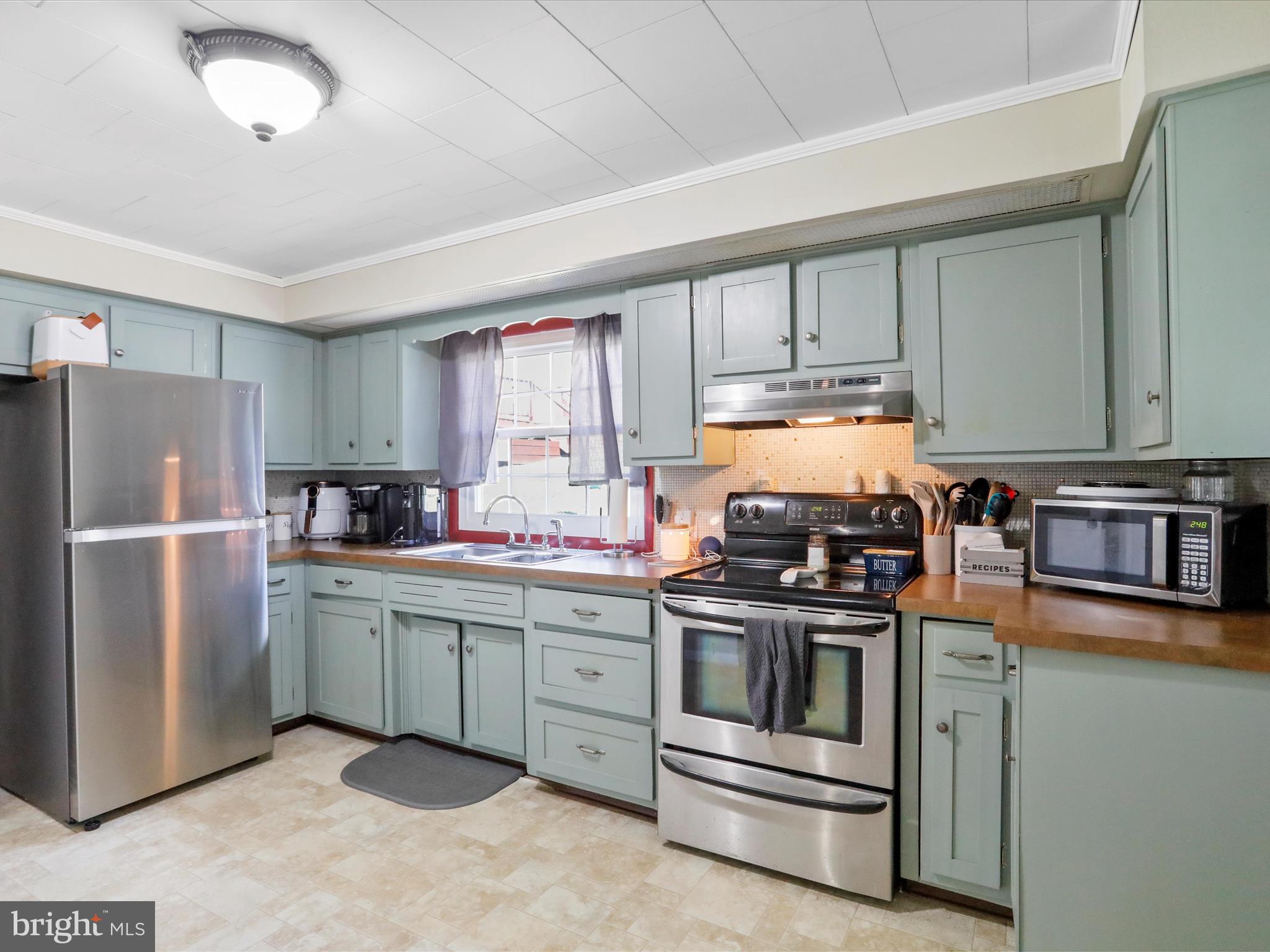 122 W FIFTH AVENUE
