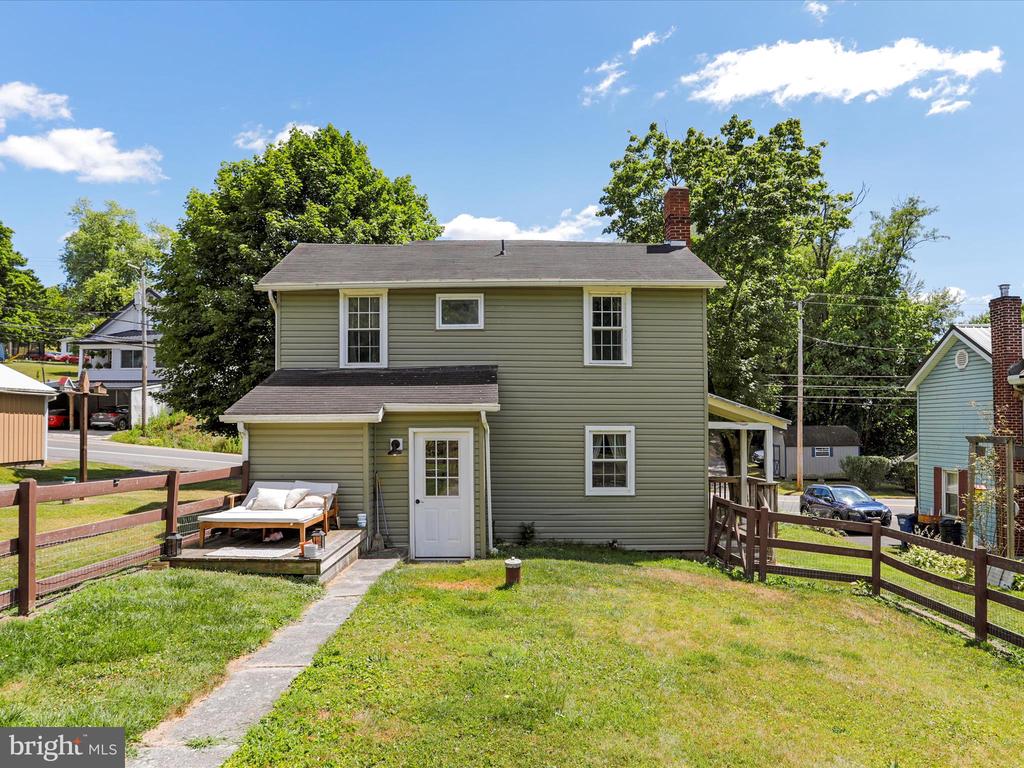 122 W FIFTH AVENUE