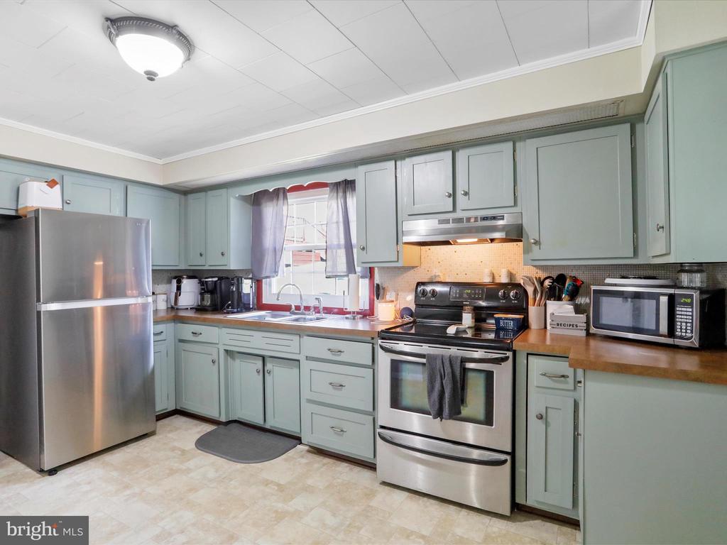 122 W FIFTH AVENUE