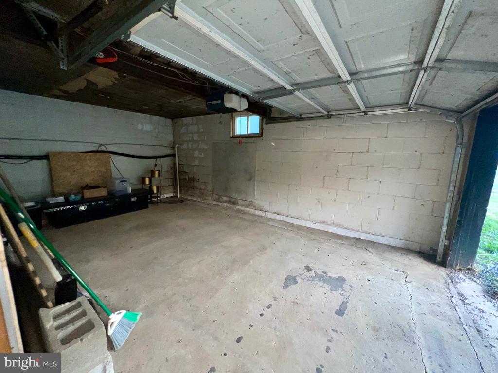 2542 BEDFORD VALLEY ROAD