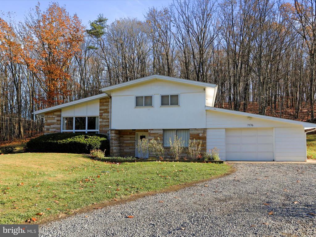 7176 VALLEY RD