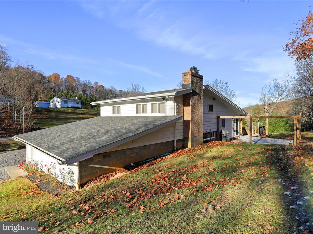 7176 VALLEY RD
