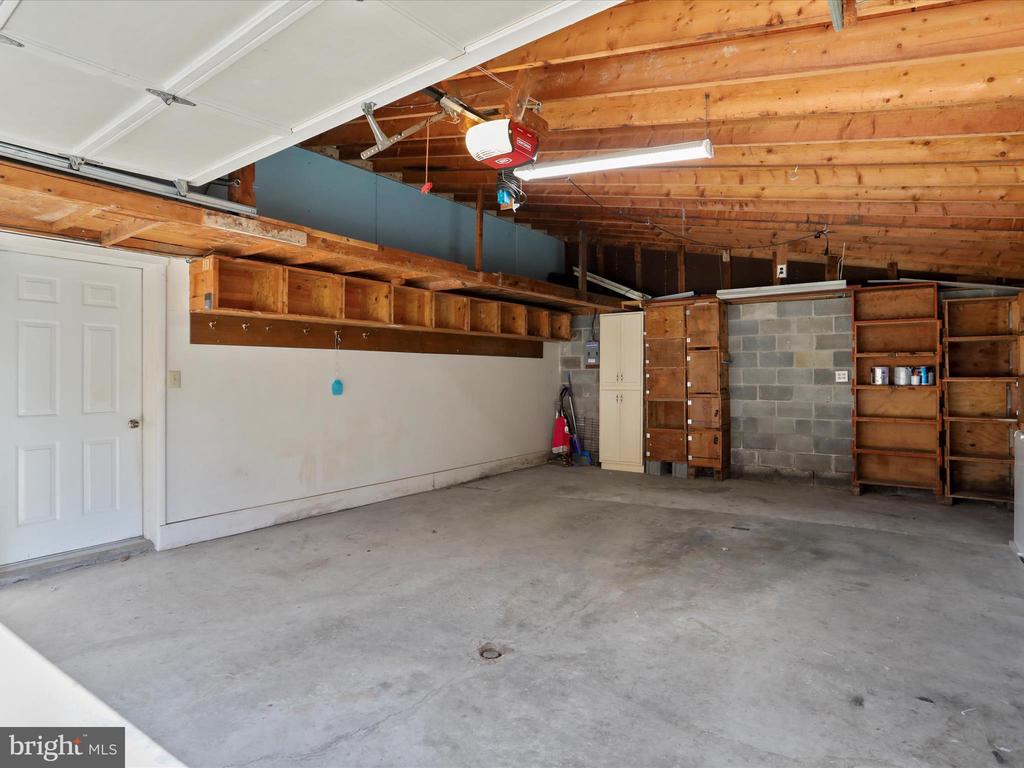 7176 VALLEY RD