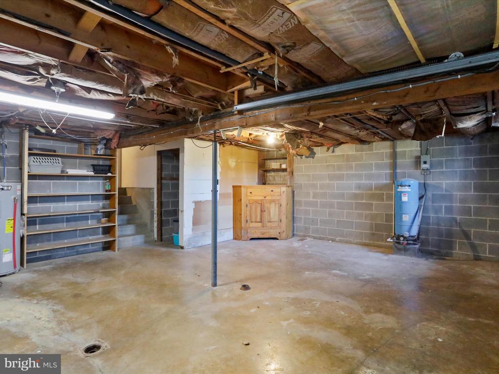 7176 VALLEY RD