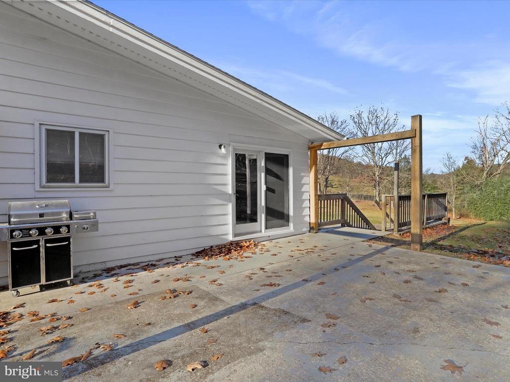 7176 VALLEY RD
