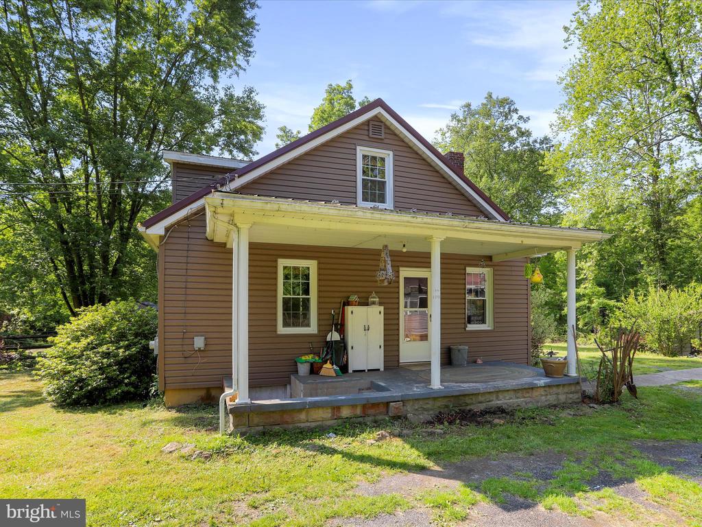 142 CATS LANE