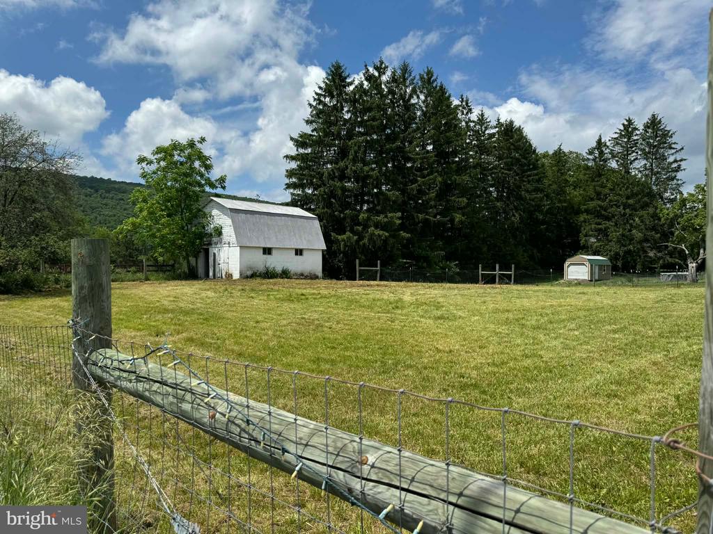 2165 BEDFORD VALLEY ROAD